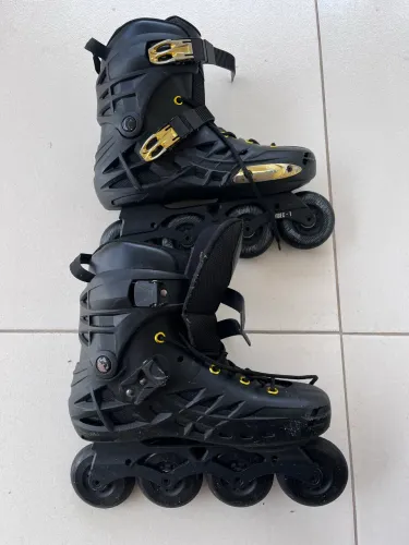 PATINS DARKNESS GOLD FREESTYLE ?TAMANHO: 41?