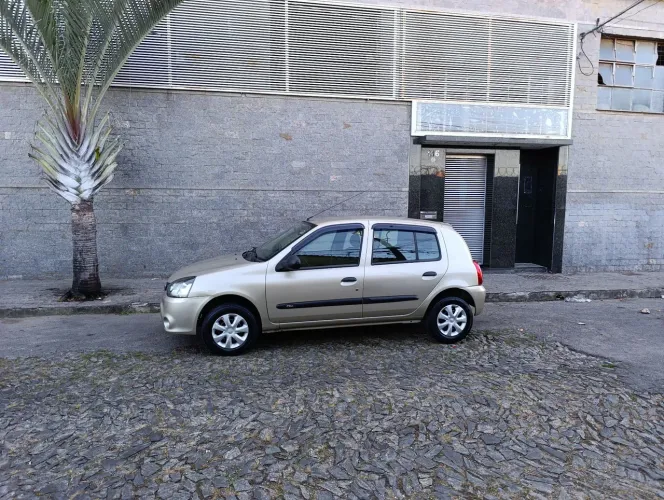 Renault Clio Expression 1.0 Hi Flex 2015 Conservado