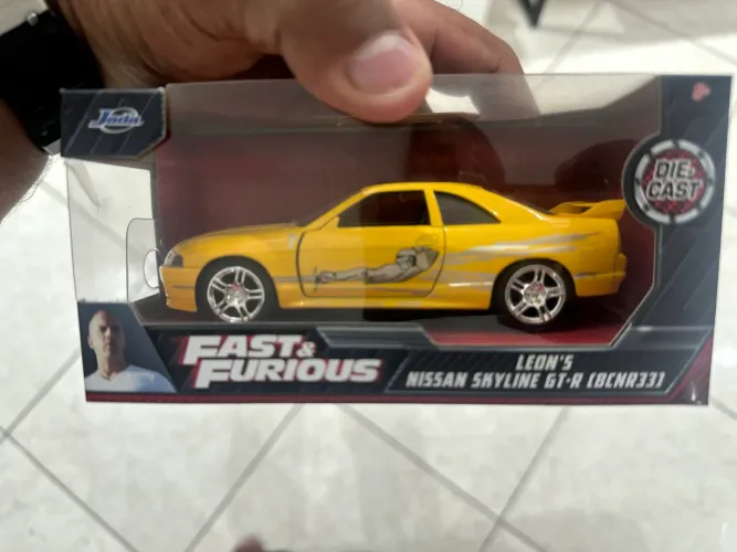 Miniatura Velozes e Furiosos Jada Skyline Leon 
