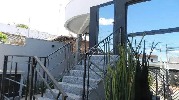 Casa comercial para locação na Vila Carvalho