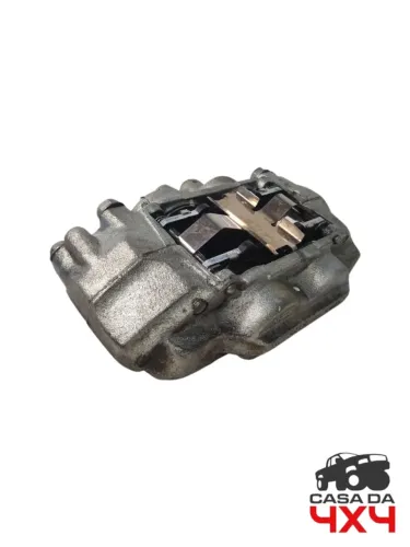 Pinça freio dianteira direita Toyota Hilux 2.8 2021 4x4 aut