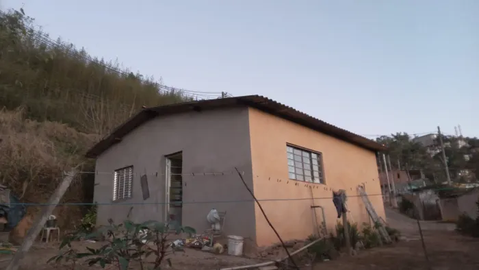 Terreno regiao central de juquitiba com casa simples