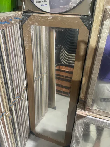 Espelho com moldura lisa 