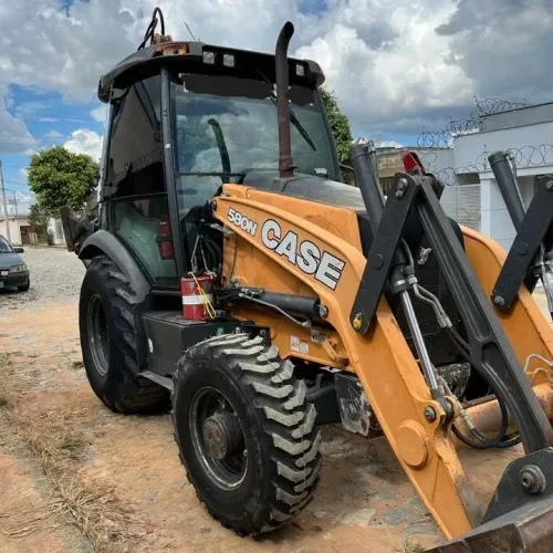 RETRO CASE 580N 2019 APENAS 3500 HORAS 