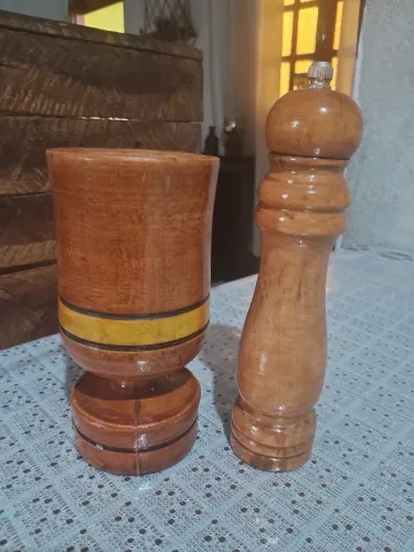 Pilão e moedor de pimenta 