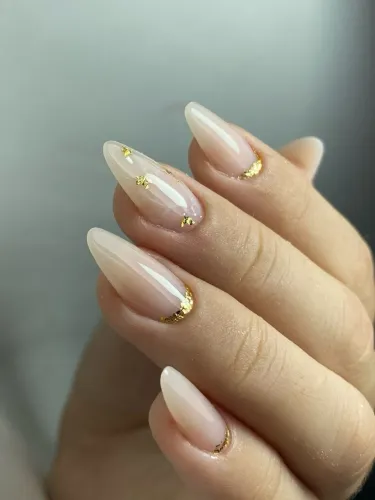 Promoção de curso de alongamento de unhas.