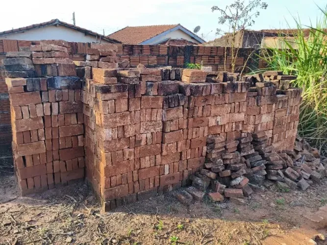 Tijolo Centenário Maciço de Demolição 25x12x5,5 (Usado)