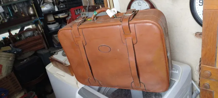 Mala primícia grande 0,70 cm em couro marcas de uso 