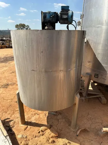 Tanque misturador inox Aprox 1.500L(valor a negociar)