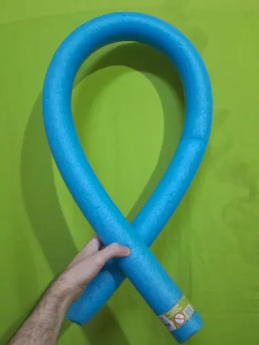 Macarrão boia de piscina