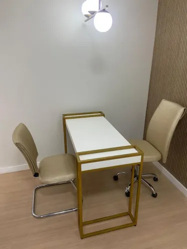 Mesa para manicure 90x50 690,00 somente a mesa!