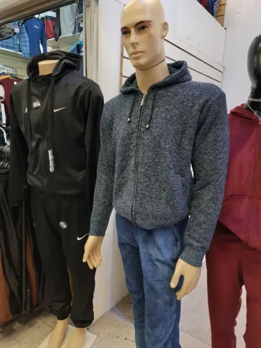 Casaco de Moletom com Calça Jeans
