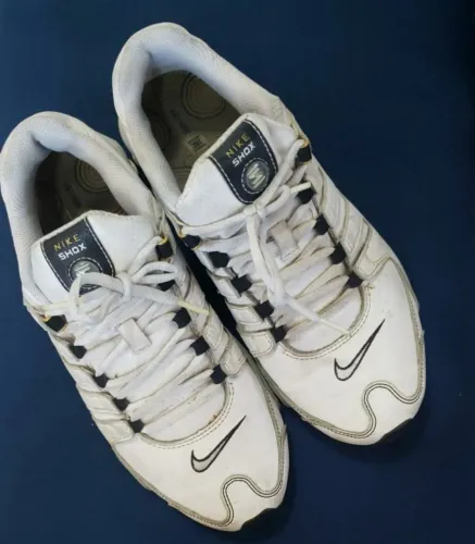 Tênis Nike de couro branco Tam. 37