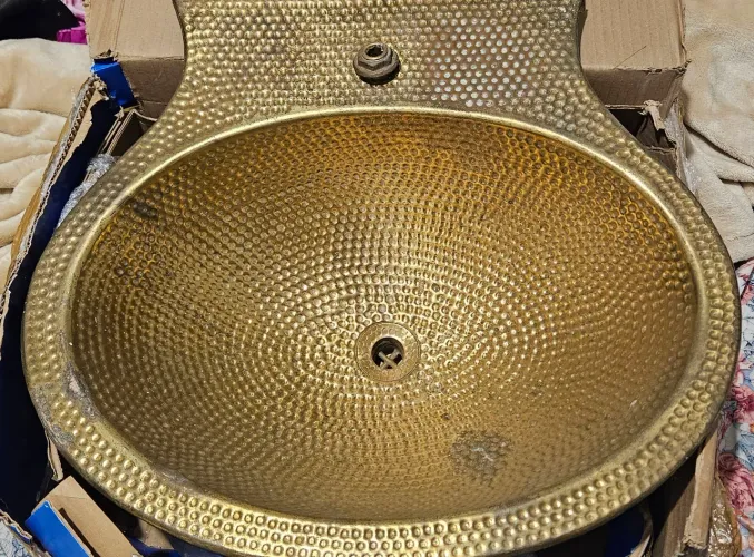 Vendo cuba e torneira de latão. Antiguidade.