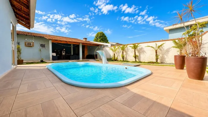 Casa em Guaratuba, 4 Dorms, 1 Suíte, 150m² para Temporada