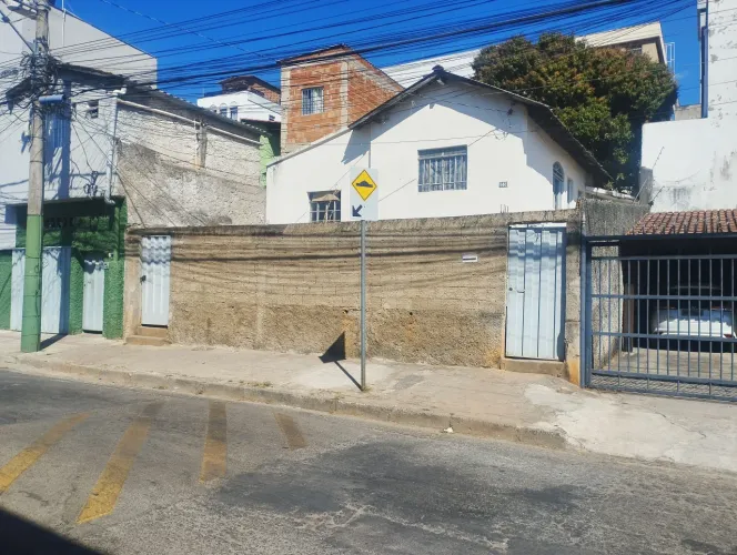 Lote de 360 m2 - Rua Gama Cerqueira  - Jardim América - BH