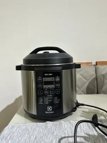 Panela pressão elétrica Electrolux digital capacidade 6L silenciosa