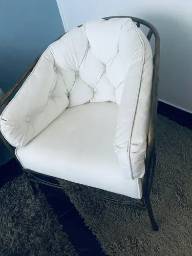 Cadeira de decoração de estrutura de ferro, de couro branca, Deisg trono