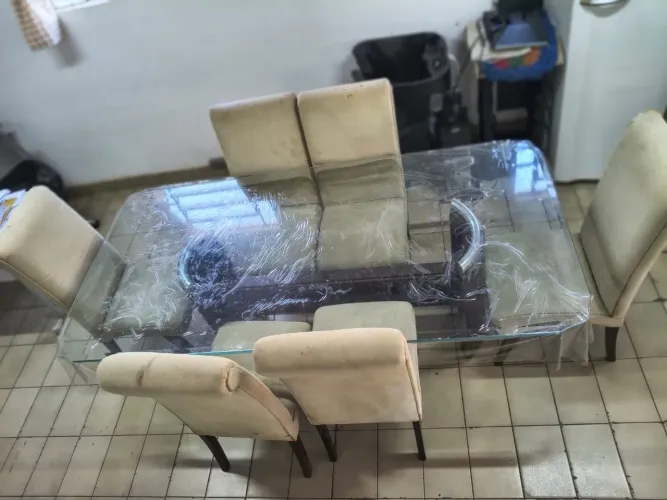 Mesa de Jantar com Tampo de Vidro + 6 Cadeiras - Excelente Estado