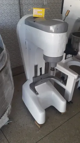 Vendo batedeira 20 litros marca Lisboa profissional 