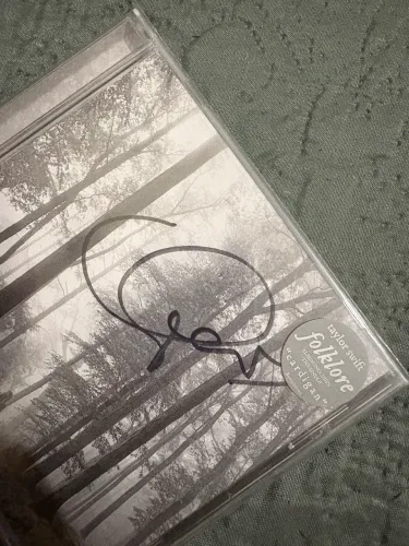 CD AUTOGRAFADO TAYLOR SWIFT LACRADO FOAKLORE