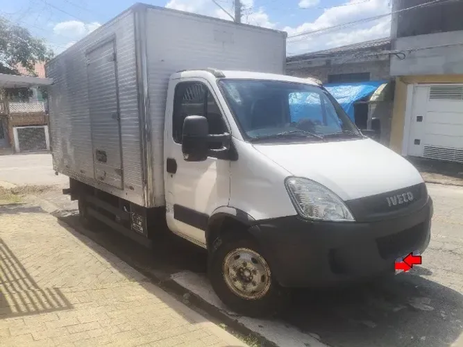 Iveco 70c17 - 2015 - Baú 4,80