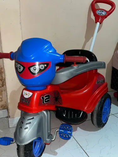 Triciclo Infantil Spider com Empurrador