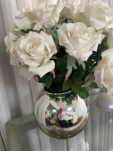 Lindo vaso espelhado com rosas laváveis