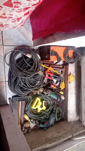 Máquina de solda lixadeira furadeirae etc tudo funcionando perfeitamente  vendo tudo 400 