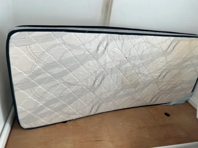 Vendo colchão usado, porém novo!