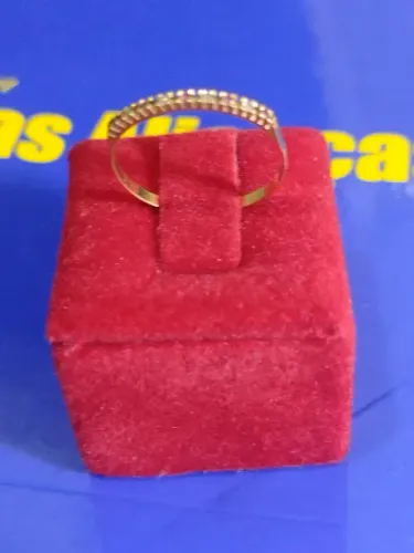 Anel Meia Alianças 1 mm Zircônias Ouro 18 Kilates Peso 0.60 Grama