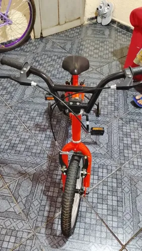 Vendo Bicicleta infantil Semi Nova Com Nota Fiscal