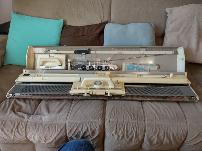 MÁQUINA DE TECER ELGIN BROTHER 840