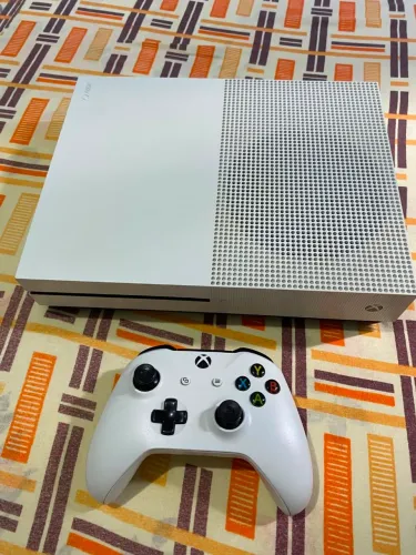 Xbox OneS HD 1 Tera completo (Aceito troca e facilito entrega)