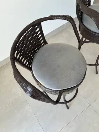 2 banquetas altas