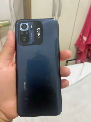 Vendo um celular poco. Semi-novo funcionando perfeitamente, nunca foi no concerto 