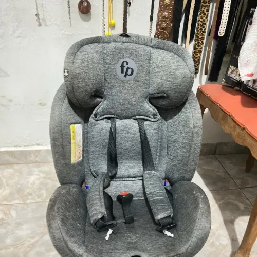 ? Cadeirinha para carro Fisher-Price - R$ 400