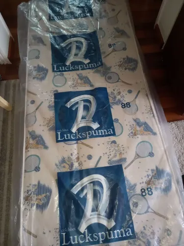 Vendo colchão  de solteiro  novo com 1.88 de comp. Por 1.00 larg .12 dens.
