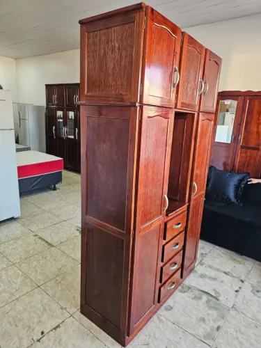 Guarda roupa de pinho usado