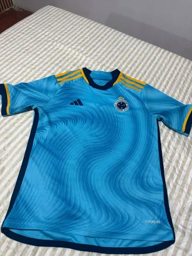 Camisa 3 do Cruzeiro Esporte Clube da temporada 2023/2024, fabricada pela Adidas.