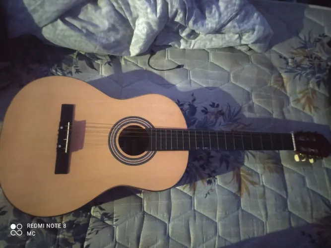 Violão semi novo