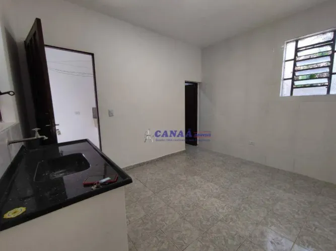 Casa com 1 dormitório para alugar, 54 m² por R$ 700,00/mês - Jardim Colégio - Embu das Art