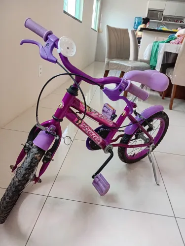 Vende uma bicicleta infantil