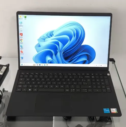 Notebook Dell Vostro 3510 - Intel Core i5-1135G7 - RAM 8GB - SSD 256GB Nvme - Tela15.6 FHD
