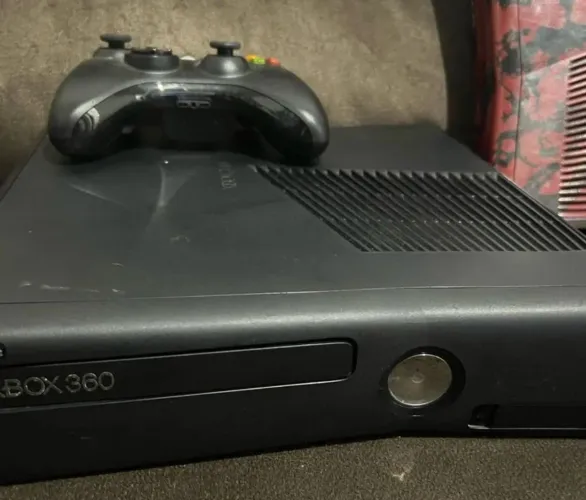 XBOX 360, DESBLOQUEADO FREESTYLE, 33 JOGOS, 2 CONTROLES COM CABO DE CARREGAMENTO