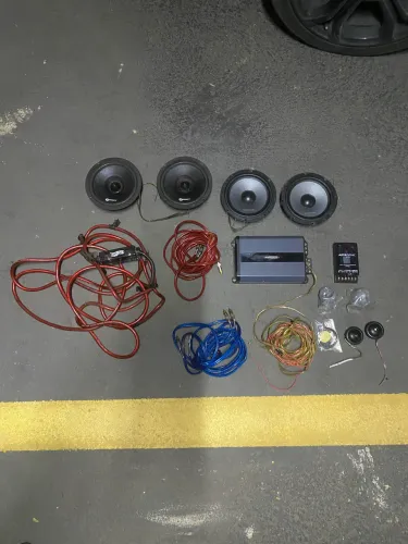 Som automotivo completo (Fiação blindada)