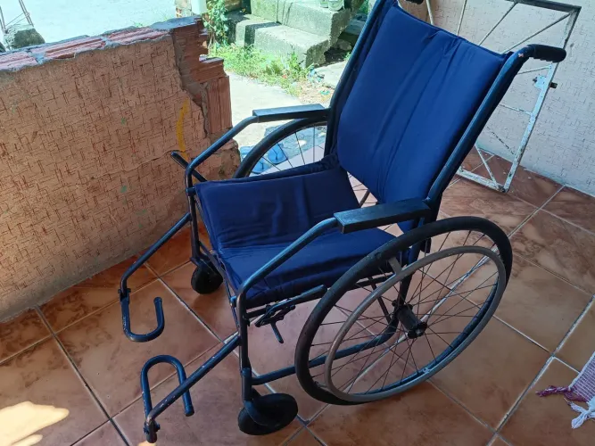 CADEIRA DE RODAS