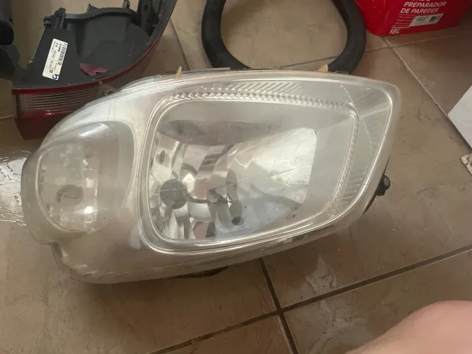 Farol dianteiro Fiat Uno