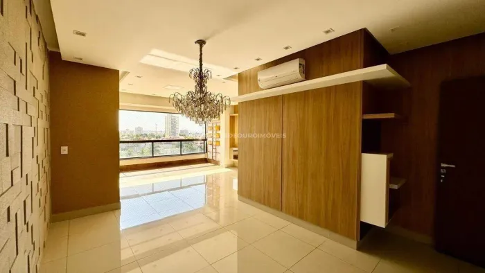 Apartamento à Venda no Bairro Mercês.