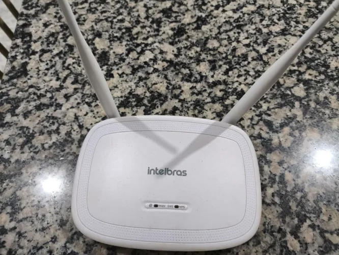 Vendo roteador Intelbras com antena via rádio 